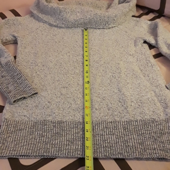 EUC Banana Republic Women's Cowl Neck Grey Sweater - Picture 8 of 9